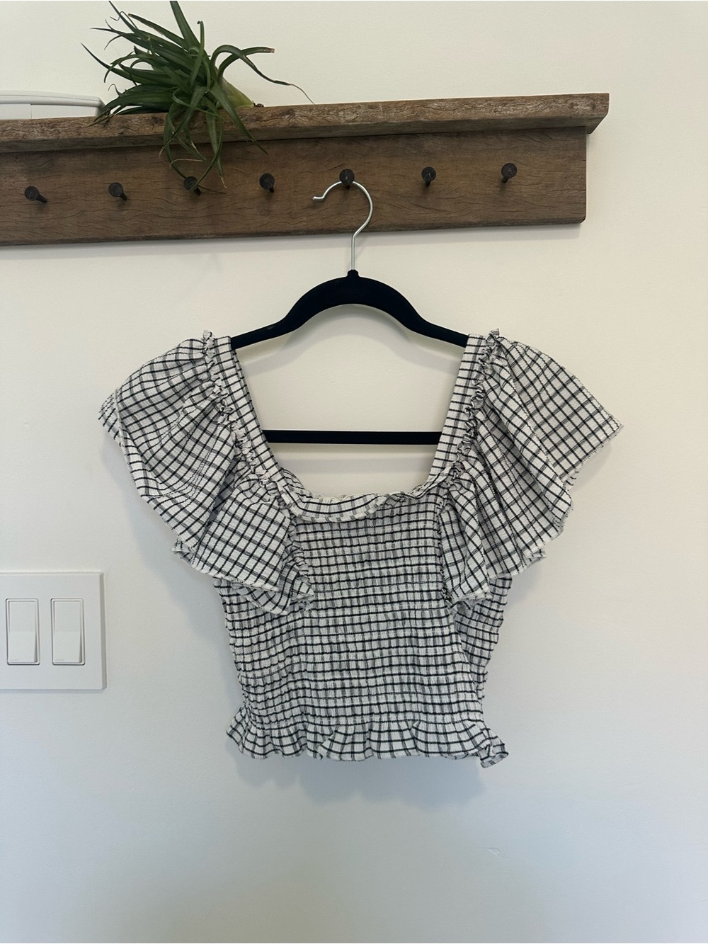 Maeve by Anthropologie Women’s Black & White Gingham Ruffle Sleeve Crop Top
